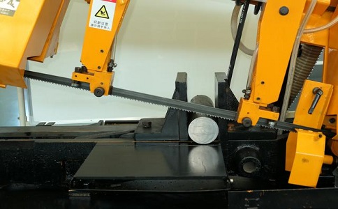 普定数控带锯床自动送料精度会出现偏差吗？