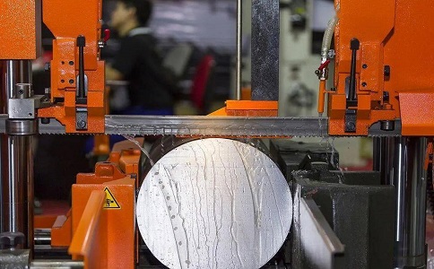 普定立式金属带锯床切削出现跑带故障解决方法！